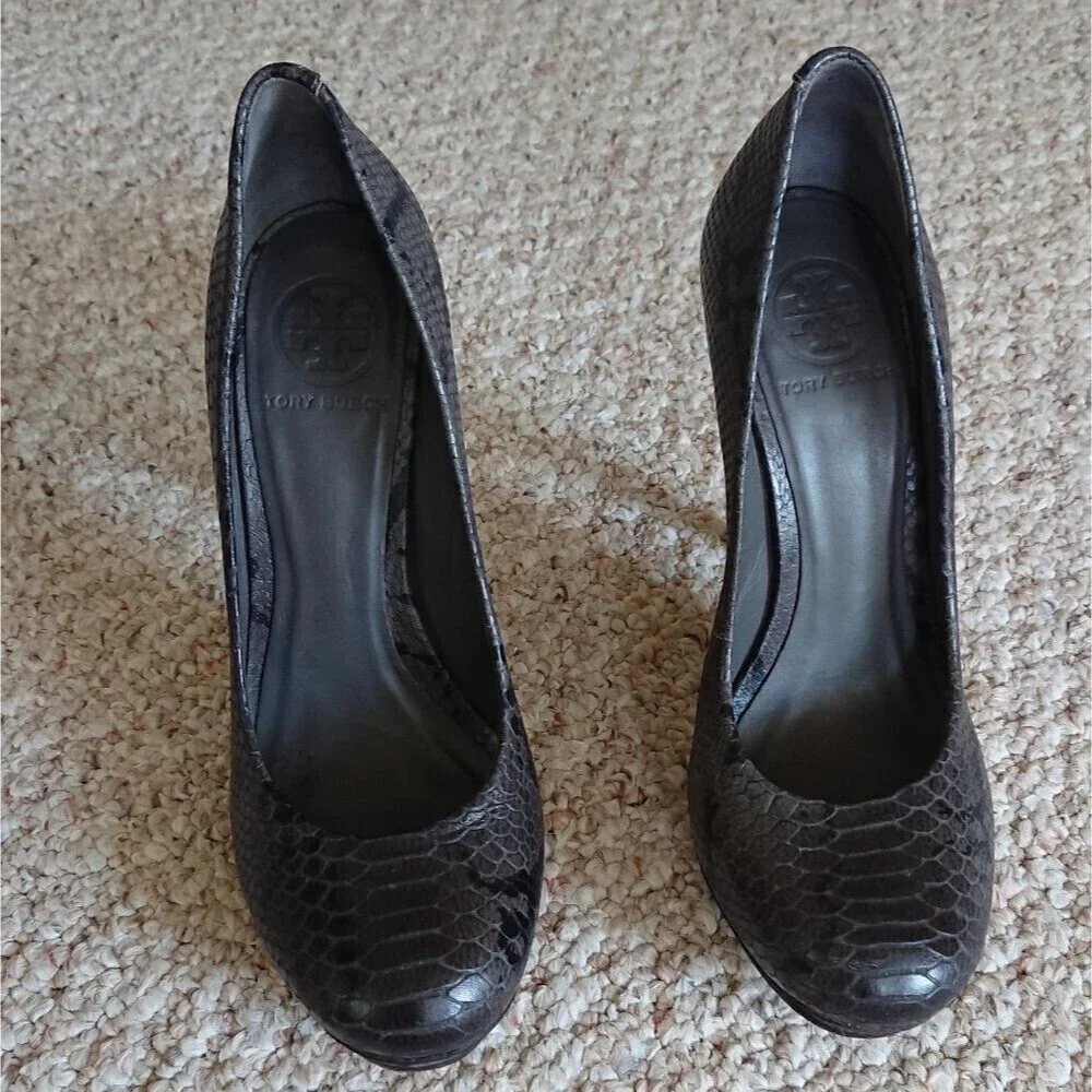 TORY BURCH Jude Pumps Snake print with silver Logo size 8M